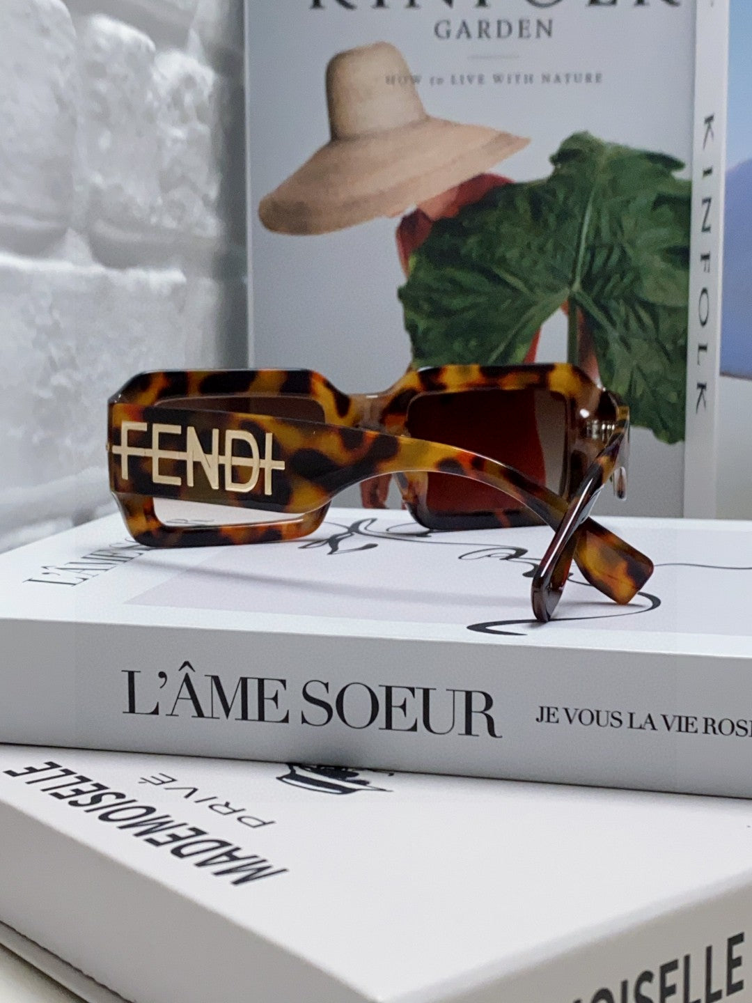 EMBOSSED LOGO DIAGONAL RECTANGULAR SUNGLASSES 563312 IN ACETATE